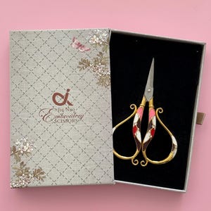 Vintage Sewing/ Embroidery Scissors – Elegant Design with a Touch of Sparkle