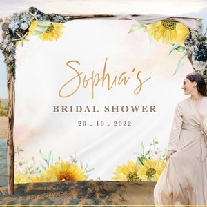 Puede incluir: Un cartel blanco de despedida de soltera con girasoles y vegetación. El cartel dice "Sophia's Bridal Shower 20.10.2022".