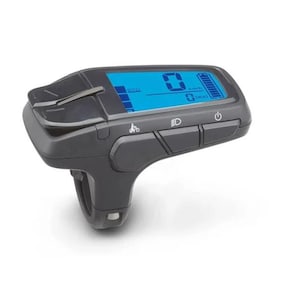 Könnte beinhalten: Ein schwarzes Display für den Lenker eines E-Bikes mit einem blauen Bildschirm, der Geschwindigkeit und Batteriestand anzeigt. Das Display verfügt über Tasten für Licht, Strom und ein Fahrrad-Symbol.