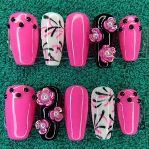 Custom Press On Nails (full set+art on 8 nails)