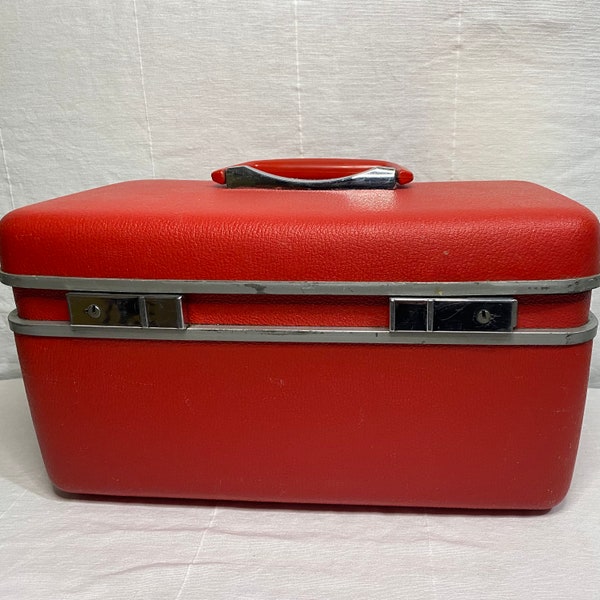 Retro Samsonite Silhouette Train Case - Bright Red