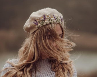 Cream Color Flower Embroidered French Beret, Hand Embroidered Women&#39;s Beret, Floral Winter Beret, Embroidered Hat, Wool Winter French Hat