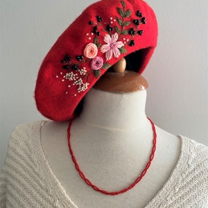 Béret français fleuri 100 % laine brodé à la main, chapeau brodé personnalisé, béret pour femme, béret brodé, cadeau pour femme, Saint-Valentin image 3