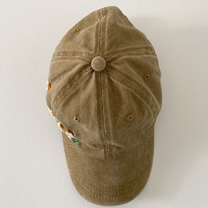 Handbestickter Hut, Floral bestickte Jeanskappe, Vintage Hut für Frau, bestickte Baseballmütze, Geburtstagsgeschenk, Geschenk für Frauen Bild 10
