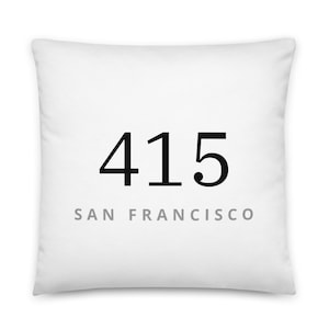 Op de afbeelding: Een wit kussen met zwarte tekst die "415 SAN FRANCISCO" zegt.