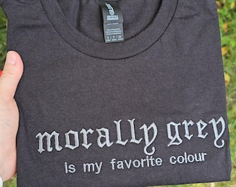 Moreel grijs geborduurd T-shirt: donker-romantisch, kinderachtig T-shirt