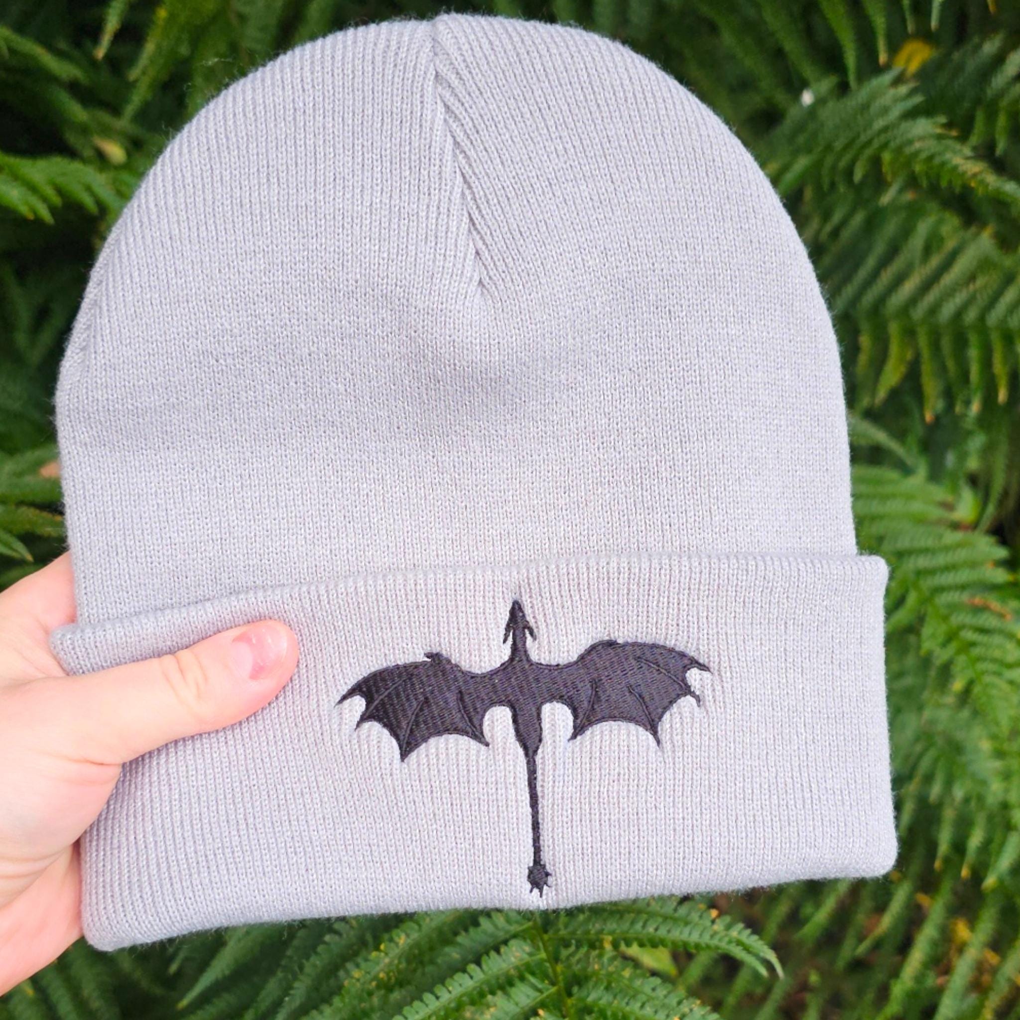 ドラゴン刺繍ビーニー：ファンタジーニット帽 - Etsy 日本