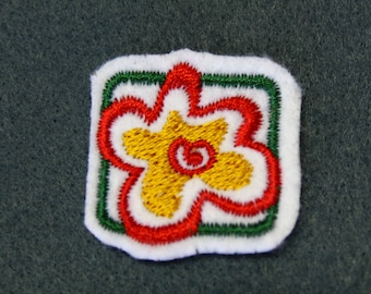 Patch Blume auf Filz zum Aufnähen / gestickt