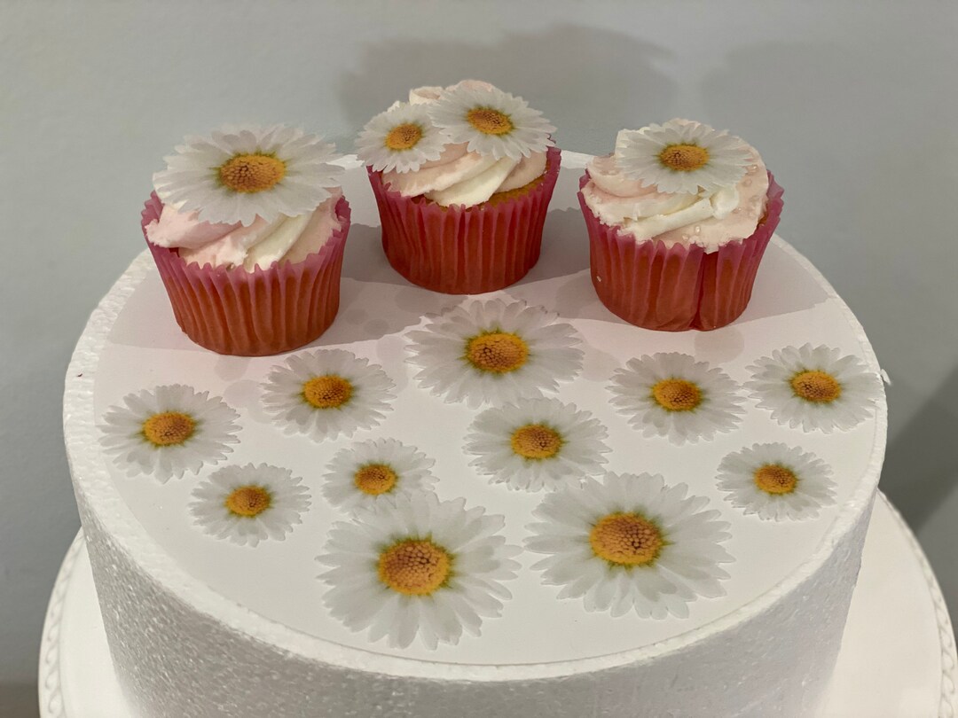 18 Precut Edible Wafer Daisy Flowers Edible Cake / Cupcake Decorations