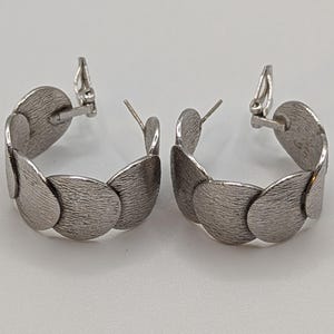 Vintage Textured Disc Hoop Earrings (1960-70s)
