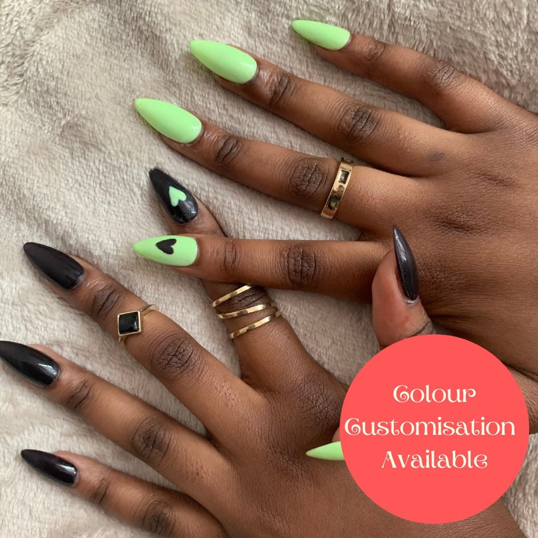 GREEN & BLACK HEART Gel Press on Nails Fake Nails - Etsy Sweden