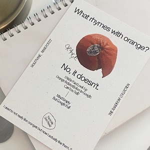 imprimé orange ! (carte postale 4x6, art & design, minimal, moderne, noir et blanc, esthétique, typographie)