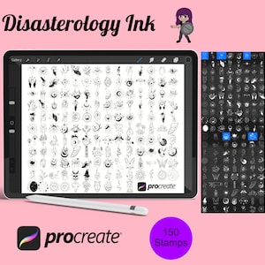Könnte beinhalten: Ein digitales Tablet zeigt eine Sammlung von 150 Schwarzweißillustrationen von himmlischen und mystischen Symbolen. Die Illustrationen sind in einem Raster angeordnet und mit "Disasterology Ink" beschriftet. Das Tablet befindet sich auf einem rosa Hintergrund mit einem weißen Stift und dem Text "Procreate" in einem blau-weißen Logo.