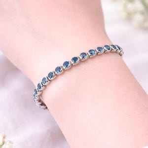 Pulsera de tenis con topacio azul Londres, plata de ley 925, joyería minimalista con piedra natal de diciembre.