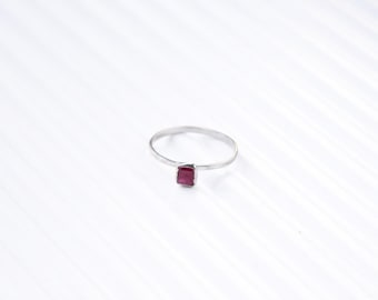 Bague fine en argent sterling avec rubis, bijoux minimalistes