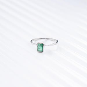 Dainty Emerald Ring, Emerald Stacking Ring, May Birthstone, Minimalist Emerald Ring, Gift for Her, Gemstone Ring, Promise Ring, Dainty Ring