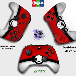 Puede incluir: Tres mandos de videojuegos diferentes con un diseño de Poké Ball rojo y blanco. Los mandos son para Nintendo Switch, Xbox y Playstation 4.