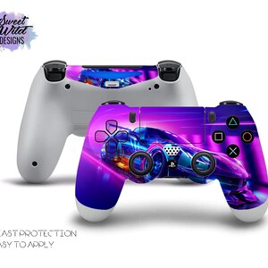 Könnte beinhalten: Eine violette und blaue Videospiel-Controller-Haut mit einem futuristischen Auto-Design. Die Haut ist für einen Playstation 4-Controller konzipiert. Der Text "Beast Protection Easy to Apply" ist am unteren Rand des Bildes sichtbar.