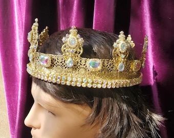 Corona del rey de Versalles: tocado medieval renacentista dorado