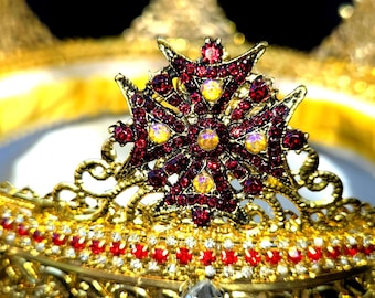 Corona clásica de oro Kings con cruces de Malta
