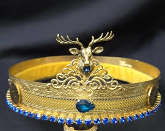 Corona Golden Hind. Diamantes de imitación de cristal azul zafiro.