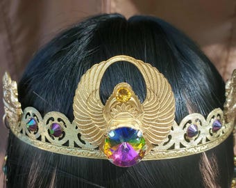 Suma Sacerdotisa - Corona de Oro, Corona de Escarabajo