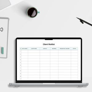 K&ouml;nnte beinhalten: Ein Laptop-Bildschirm zeigt eine Kunden-Warteliste-Tabelle mit Spalten f&uuml;r Datum, Kundenname, Kontakt, Empfehlung, Anliegen und Status. Die Tabelle enth&auml;lt elf nummerierte Zeilen zur Erfassung von Kundeninformationen in einem professionellen Layout.