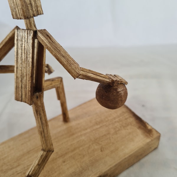 Le basketteur - Figurine en allumette en bois fabriquée à la main par Tiggidy Designs - Cadeaux uniques faits main uniques en leur genre