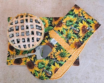 Sunflower Hot Pad & Double Oven Mitt Set: Patchwork Kitchen Decor