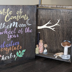 Caja decorativa con libro de grimorio falso