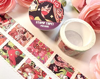 Puede incluir: Un rollo de cinta washi con un diseño colorido que presenta personajes de dibujos animados y el texto "Aesthetics Stamp Tape! Micashi". La cinta está sobre un fondo blanco con flores rosas.