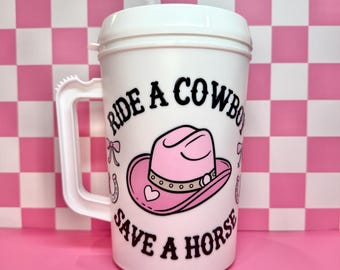 Mok Ride a Cowboy Trucker: geïsoleerde retromok van 34 oz