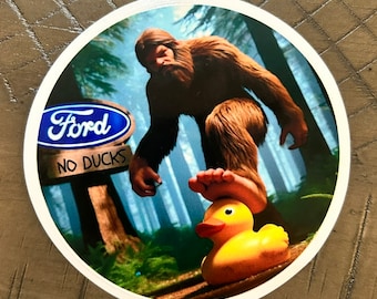 Adesivo de vinil Sasquatch vs. Pato de Borracha | Humor Jeep, Ford Bronco
