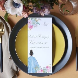 Redigerbar trippelvikt programmall Quinceañera-inbjudan Blushrosa Blå blommig fjäril Händelseordning Sweet 16 Barmeny Mis XV Ladda ner