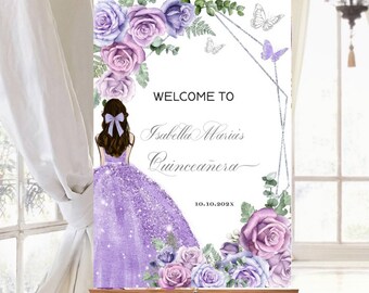 Puede incluir: Bienvenido al Quinceañera de Isabella Maria, un cartel con un diseño floral morado y una silueta de una niña con un vestido morado. La fecha 10.10.202X está impresa en el cartel.