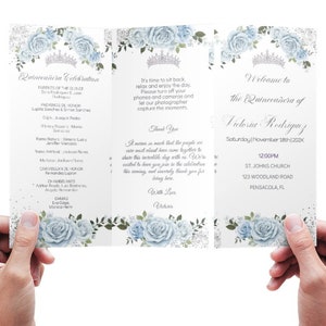 Modelo de programa de evento azul claro para aniversário de 15 anos, azul bebê floral prateado, ordem dos eventos, menu de bar para 16 anos, download