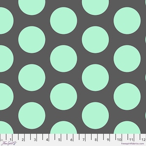 Könnte beinhalten: Ein grauer Stoff mit einem sich wiederholenden Muster aus großen, hellgrünen Punkten.