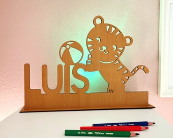 Etiqueta de nombre Tigre hecho de madera con lámpara LED regalo personalizado niño bautizo regalo