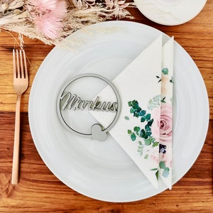 Cartes de place magnétiques noms de table de mariage avec coeur découpé au laser dans un cadeau d'invité en bois noms d'invités de mariage plaque de nom personnalisée Argent