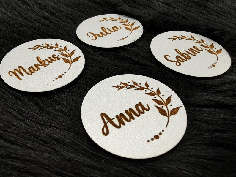 Etiquetas de nombre de regalo para invitados, imanes de boda, tarjetas de lugar, tarjetas de lugar para boda, bautismo, comunión, confirmación, decoración de mesa de boda imagen 1