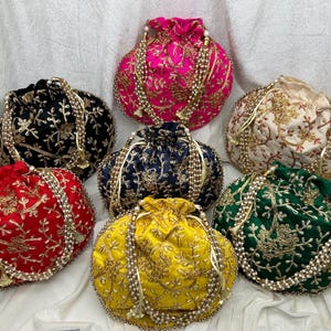 Lote de 20 a 100 piezas de bolso de mano bordado indio hecho a mano para mujer, bolso Potli, bolsa con cordón, regalo de boda, regalo de devolución para invitados, envío gratuito