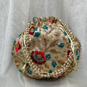 Lote de 20 piezas de bolso de mano bordado hecho a mano indio para mujer, bolso Potli, bolsa con cordón, regalo de boda, regalo de devolución para invitados, envío gratuito