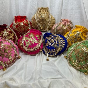 Veel van 100 stuks Indiase potlitas, handborduurwerk, mooie potlitas, trouwtassen voor cadeau, designer potlitassen, handtas, handgemaakte potlitassen