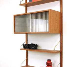 Poul Cadovius wandmeubel | Royal System | Cado Teak | modulaire wandplank | Deens design uit het midden van de vorige eeuw | Vintage | 1960 | plank uit het midden van de vorige eeuw