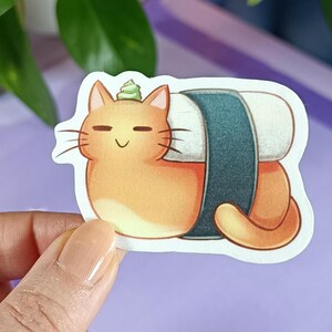 Sushi Katze Sticker – Süße rote Katze als Sushi Rolle – Perfekt für Kawaii & Japan Fans – Auch im 6er Katzen Sticker Set erhältlich