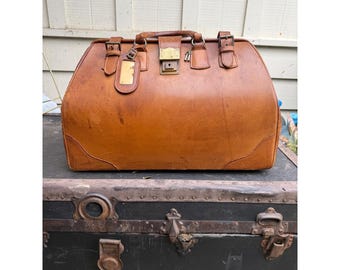Vtg Pakawa Tan Leather Gladstone Doctor Bag Luggage with Keys and Plaid Lining