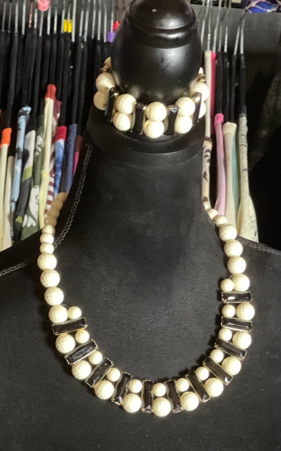 Stunning Vintage Beaded Necklace & Stretch Bracel… - image 1