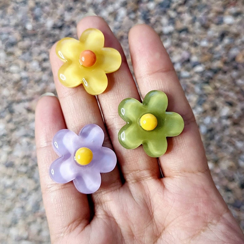 Summer flower pin, tote bag pin, back to school cute decoration, y2k colorful resin floral pin image 3