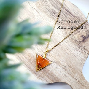 October birth flower necklace, Marigold flower, Handmade Birth Month Real Flower Necklace, Personalized Pressed Resin Pendant Jewelry