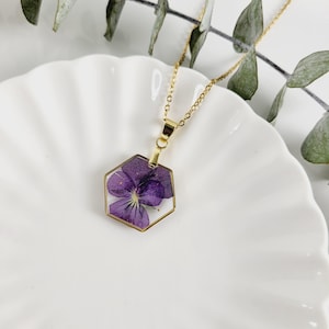 February birth flower necklace, Violet flower, Handmade Birth Month Real Flower Necklace, Personalized Pressed Resin Pendant Jewelry